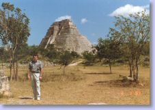 Mexico: Uxmal,Pyramide des Zauberers