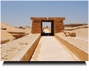 Sakkara Unaspyramide mit restaurierten Aufweg