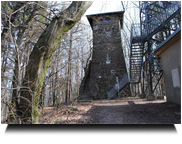 Alte Warte und im Vordergrund Teile der neuen Konstruktion